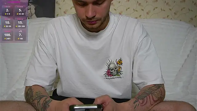 Snapshot of johnstoneisland chatting on 05/23/26, 07:40 johnstoneisland online show from 05/23/26, 07:40