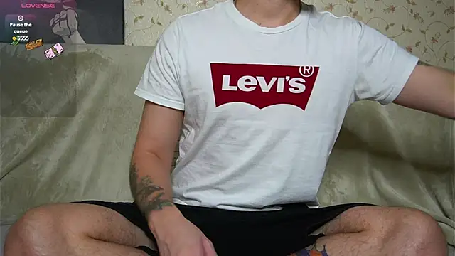 Snapshot of johnstoneisland chatting on 12/01/25, 10:05 johnstoneisland online show from 12/01/25, 10:05