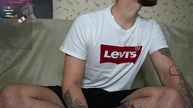 Snapshot of johnstoneisland chatting on 12/04/25, 09:36 johnstoneisland online show from 12/04/25, 09:36