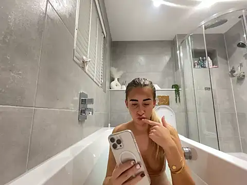 Snapshot of SexyySiSi chatting on 11/13/25, 09:08 SexyySiSi online show from 11/13/25, 09:08