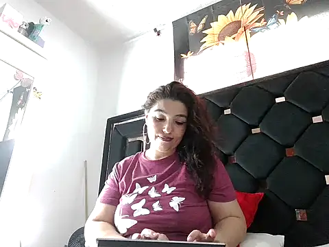 Snapshot of vegacristal88 chatting on 02/05/26, 10:49 vegacristal88 online show from 02/05/26, 10:49