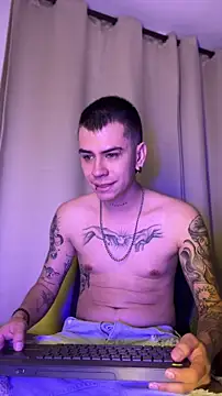 Snapshot of chris_suarez chatting on 06/20/26, 03:44 chris suarez online show from 06/20/26, 03:44