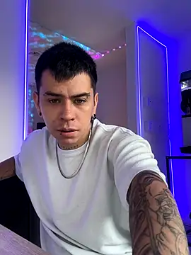 chris suarez online show from 11/07/25, 09:41