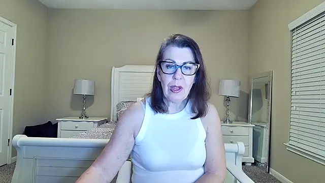 Snapshot of HotTxGilfMaggie chatting on 11/30/25, 02:01 HotTxGilfMaggie online show from 11/30/25, 02:01