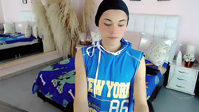 nathalialoes1 online show from 11/26/25, 10:10