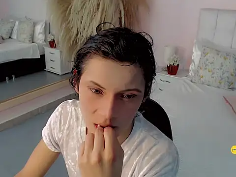 nathalialoes1 online show from 10/04/25, 07:15