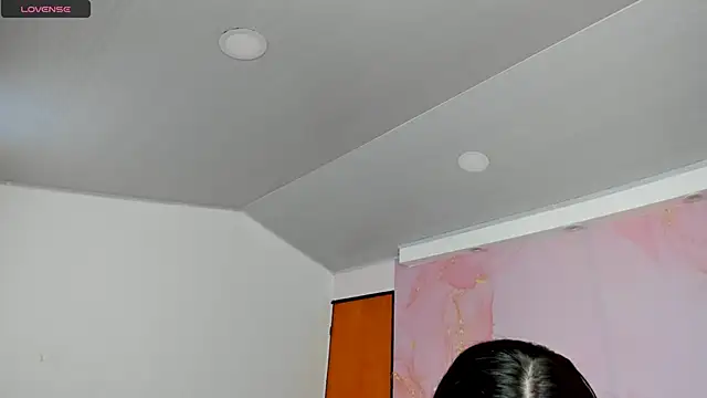 milk candy18 online show from 10/01/25, 12:09