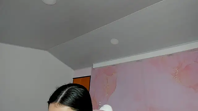 milk candy18 online show from 09/28/25, 12:23