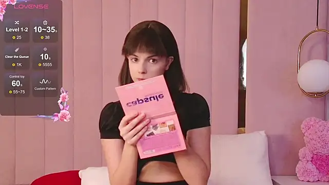 Snapshot of Miranda_Kerry chatting on 12/19/25, 06:27 Miranda Kerry online show from 12/19/25, 06:27