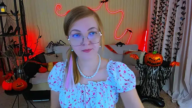 YourUniverser online show from 10/25/25, 09:19