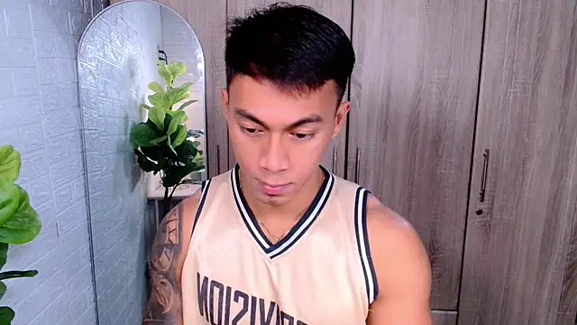 PinooyMilker online show from 10/27/25, 02:01