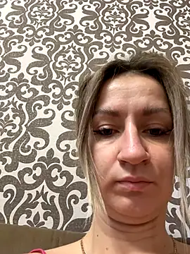 Snapshot of EvvaMur chatting on 10/14/25, 01:17 EvvaMur online show from 10/14/25, 01:17