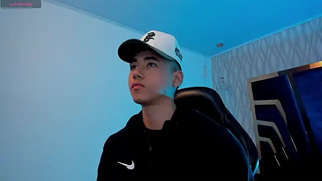 Snapshot of Draven_Marceaux chatting on 11/10/25, 11:26 Draven Marceaux online show from 11/10/25, 11:26