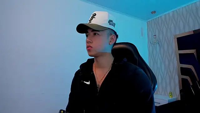 Snapshot of Draven_Marceaux chatting on 11/18/25, 11:35 Draven Marceaux online show from 11/18/25, 11:35