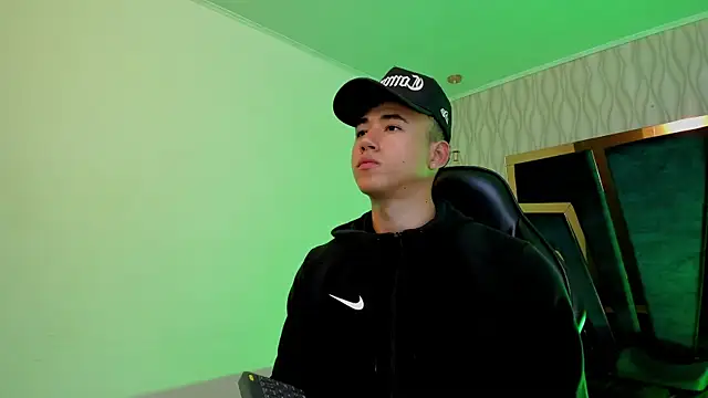 Snapshot of Draven_Marceaux chatting on 10/27/25, 11:22 Draven Marceaux online show from 10/27/25, 11:22