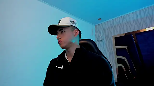 Snapshot of Draven_Marceaux chatting on 11/12/25, 11:25 Draven Marceaux online show from 11/12/25, 11:25