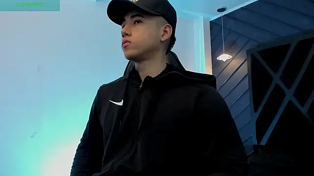 Snapshot of Draven_Marceaux chatting on 12/04/25, 11:20 Draven Marceaux online show from 12/04/25, 11:20