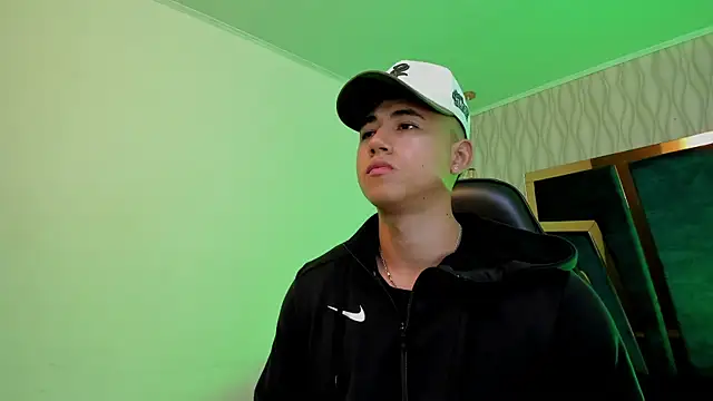 Snapshot of Draven_Marceaux chatting on 10/28/25, 11:20 Draven Marceaux online show from 10/28/25, 11:20