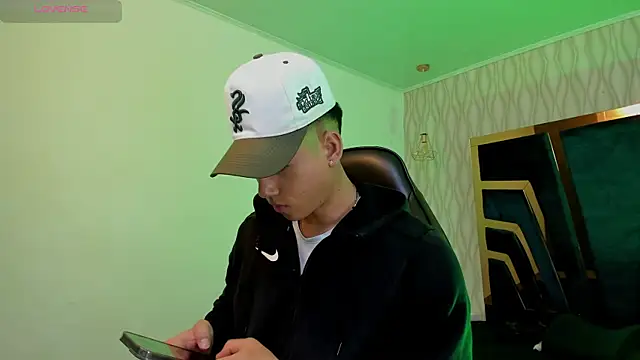 Snapshot of Draven_Marceaux chatting on 10/29/25, 11:20 Draven Marceaux online show from 10/29/25, 11:20