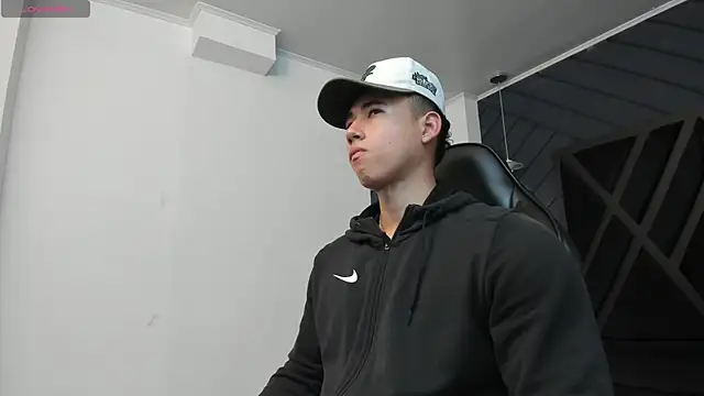 Snapshot of Draven_Marceaux chatting on 12/15/25, 11:38 Draven Marceaux online show from 12/15/25, 11:38