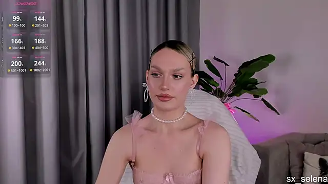 Ice Strawberry online show from 05/13/26, 03:02