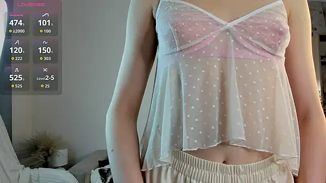 Snapshot of Ice_Strawberry chatting on 10/23/25, 03:16 Ice Strawberry online show from 10/23/25, 03:16