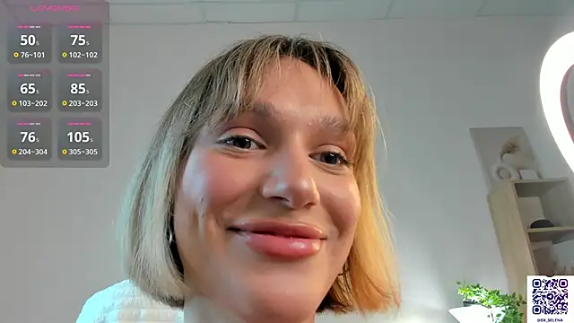 Snapshot of Ice_Strawberry chatting on 09/28/25, 02:07 Ice Strawberry online show from 09/28/25, 02:07