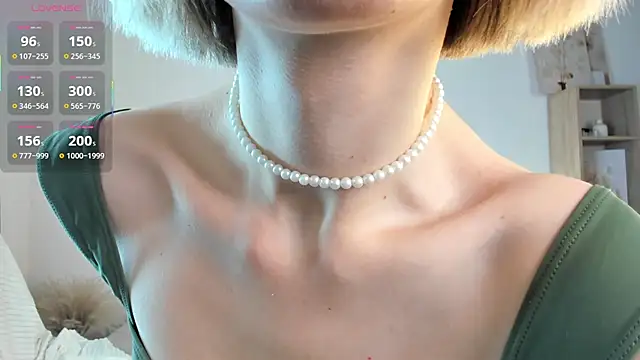 Snapshot of Ice_Strawberry chatting on 11/28/25, 03:17 Ice Strawberry online show from 11/28/25, 03:17