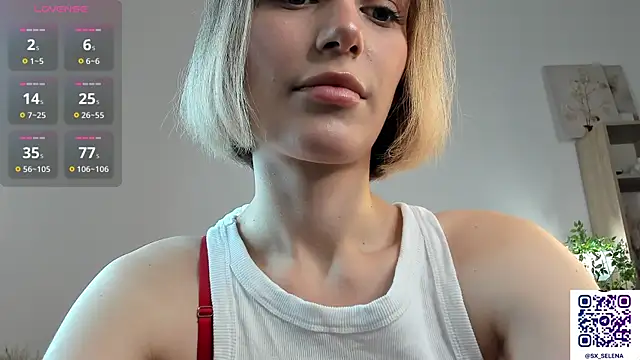 Snapshot of Ice_Strawberry chatting on 10/20/25, 03:08 Ice Strawberry online show from 10/20/25, 03:08