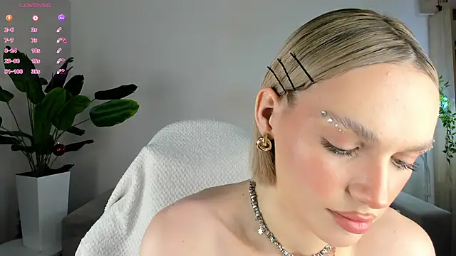 Ice Strawberry online show from 01/17/26, 03:21