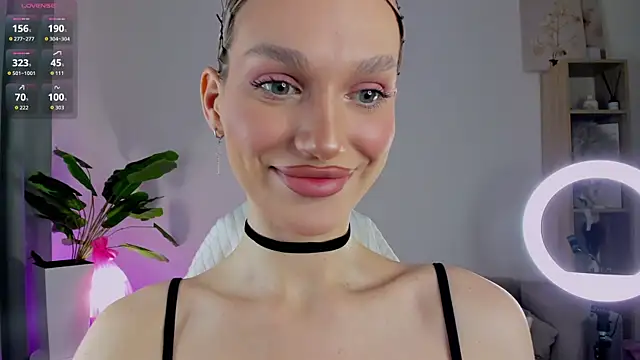 Ice Strawberry online show from 04/08/26, 01:51