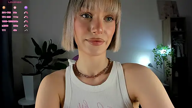 Ice Strawberry online show from 01/08/26, 02:28