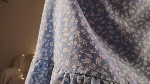 Snapshot of Pixxxis chatting on 11/06/25, 12:14 Pixxxis online show from 11/06/25, 12:14