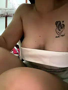 Snapshot of Hanh_Luxii chatting on 09/12/25, 03:12 Hanh Luxii online show from 09/12/25, 03:12