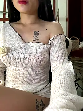 Snapshot of Hanh_Luxii chatting on 10/10/25, 05:08 Hanh Luxii online show from 10/10/25, 05:08