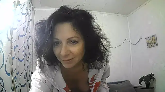 Snapshot of ValleriWind chatting on 06/05/26, 11:43 ValleriWind online show from 06/05/26, 11:43