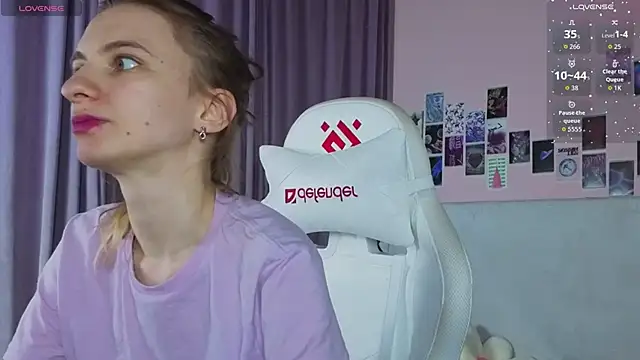 kaleriyaa  online show from 04/11/26, 07:45