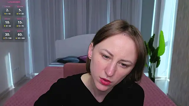 LuluChiiii online show from 10/19/25, 09:45