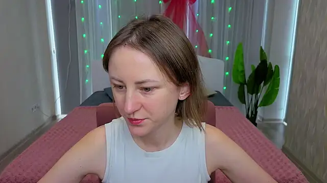 LuluChiiii online show from 12/16/25, 10:41