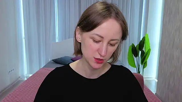 LuluChiiii online show from 10/12/25, 10:49