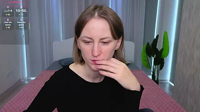 LuluChiiii online show from 10/24/25, 10:14