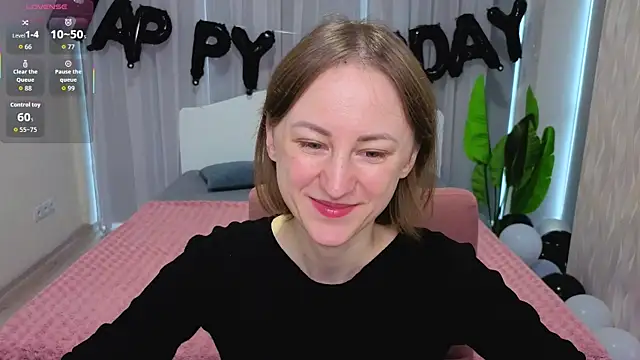 LuluChiiii online show from 10/27/25, 10:49