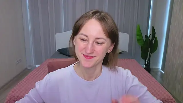 LuluChiiii online show from 10/08/25, 10:17