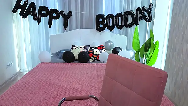 LuluChiiii online show from 10/31/25, 10:45