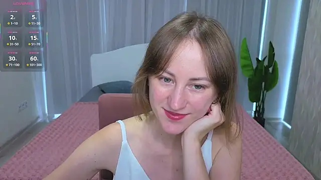 LuluChiiii online show from 10/04/25, 09:44