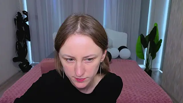 LuluChiiii online show from 11/10/25, 10:42