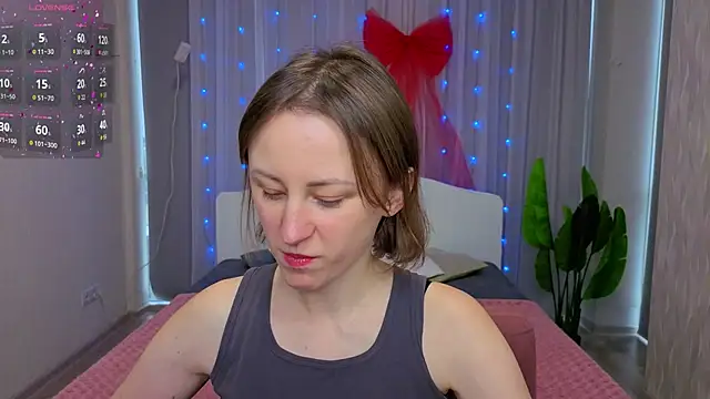 LuluChiiii online show from 12/14/25, 11:16