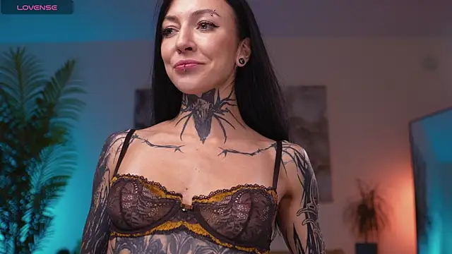 Alise Eve  online show from 09/30/25, 06:25