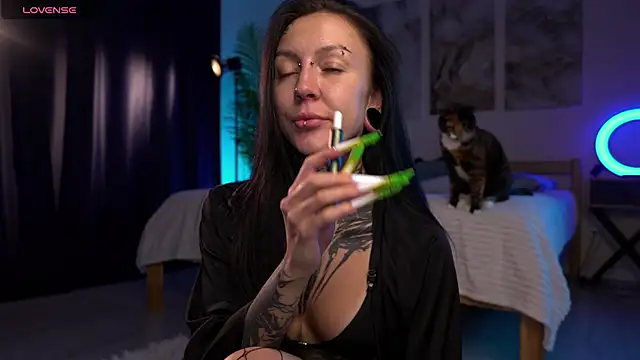 Snapshot of Alise_Eve_ chatting on 02/19/26, 05:21 Alise Eve online show from 02/19/26, 05:21