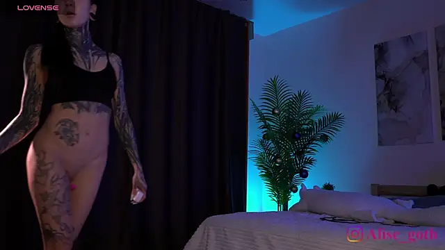 Snapshot of Alise_Eve_ chatting on 01/13/26, 06:01 Alise Eve online show from 01/13/26, 06:01